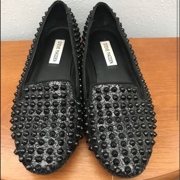 Steve Madden Shoes - 5/$30🎉 EUC Steve Madden Black Studded Flats